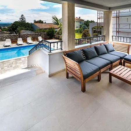 Villa Christian With Pool And Sauna Villa *