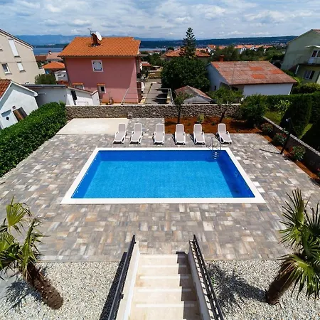 Villa Villa Christian With Pool And Sauna Malinska