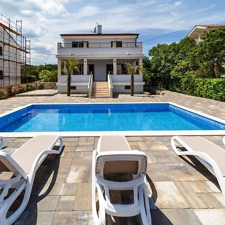 Villa Villa Christian With Pool And Sauna Malinska